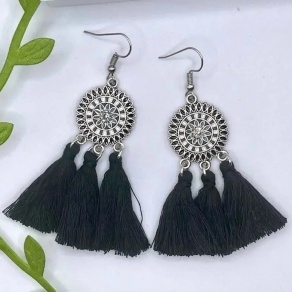 NWT Cute Black Fringe Tassel Bohemian Style Pierced Earrings w/ Silver Accents!
